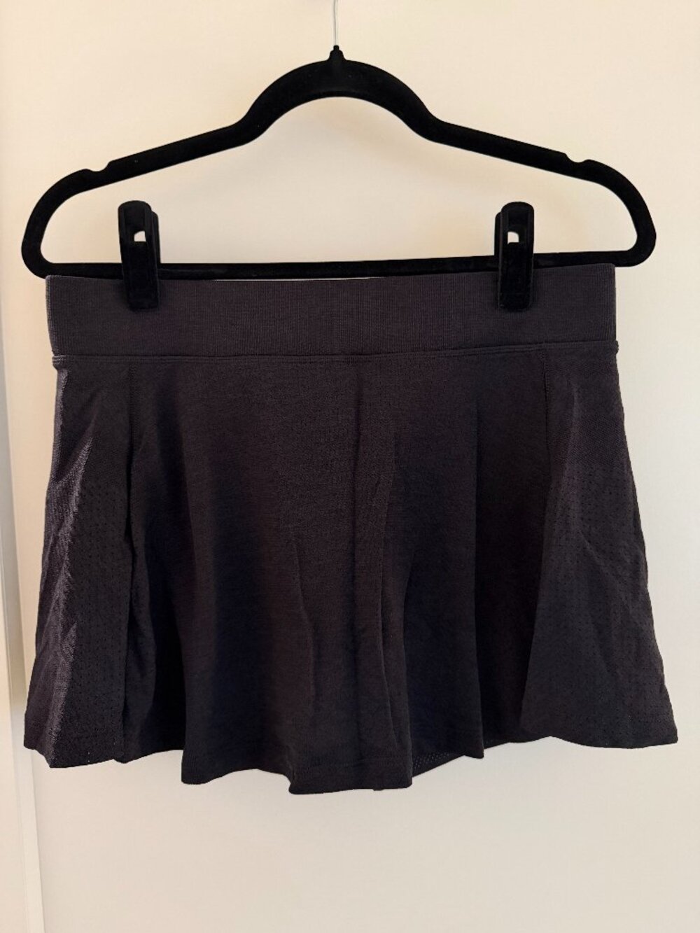 Lululemon Court Rival Skirt — Size 10, Black